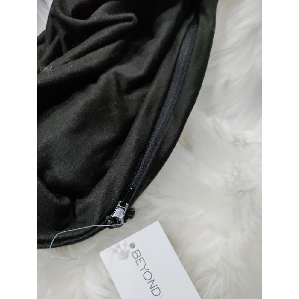 NWT Beyond Yoga Infinity Scarf with Hidden Zipper Pocket Black Women's One Size - Picture 5 of 8